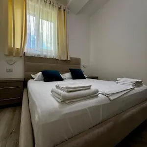 Hotel Le Monde 2, Borsh